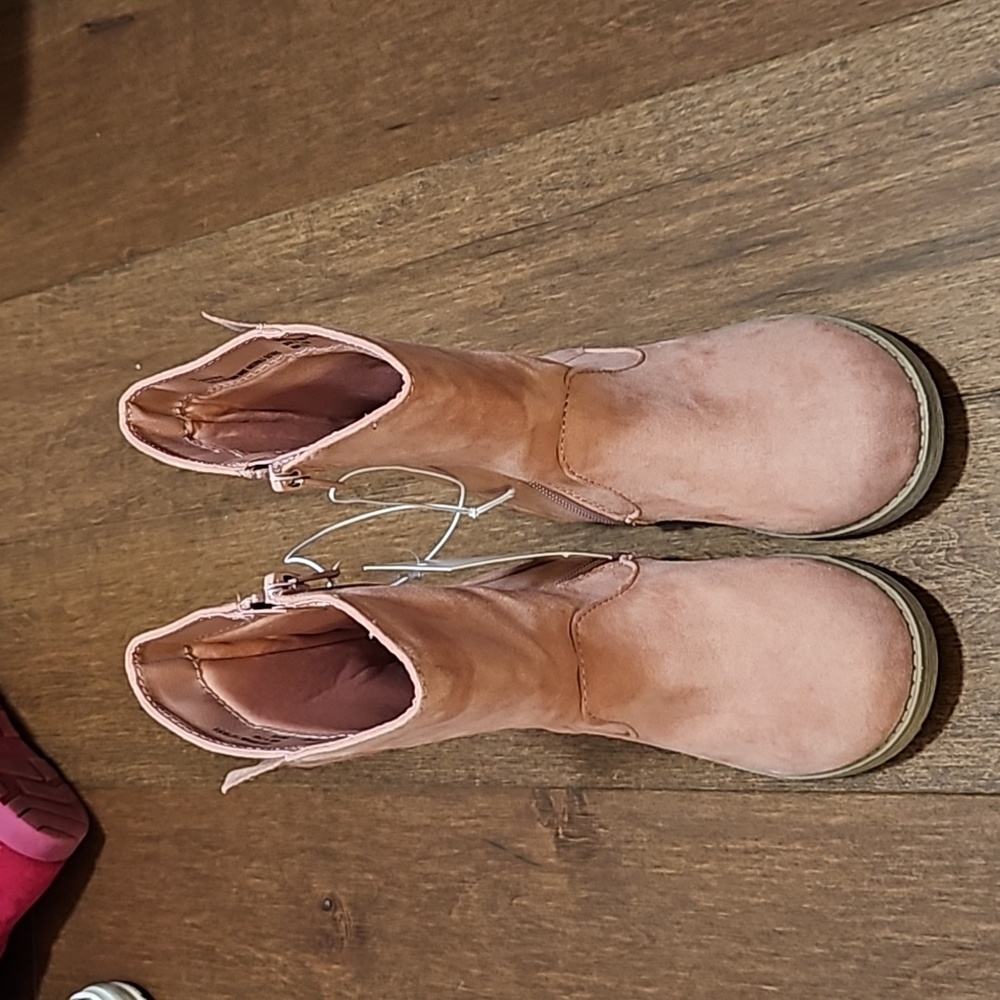 Toddler pink boots size 10